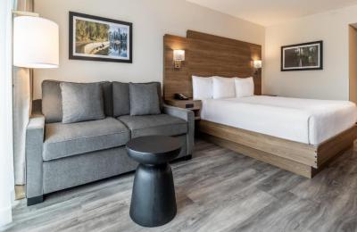 Atrium Hotel Vancouver